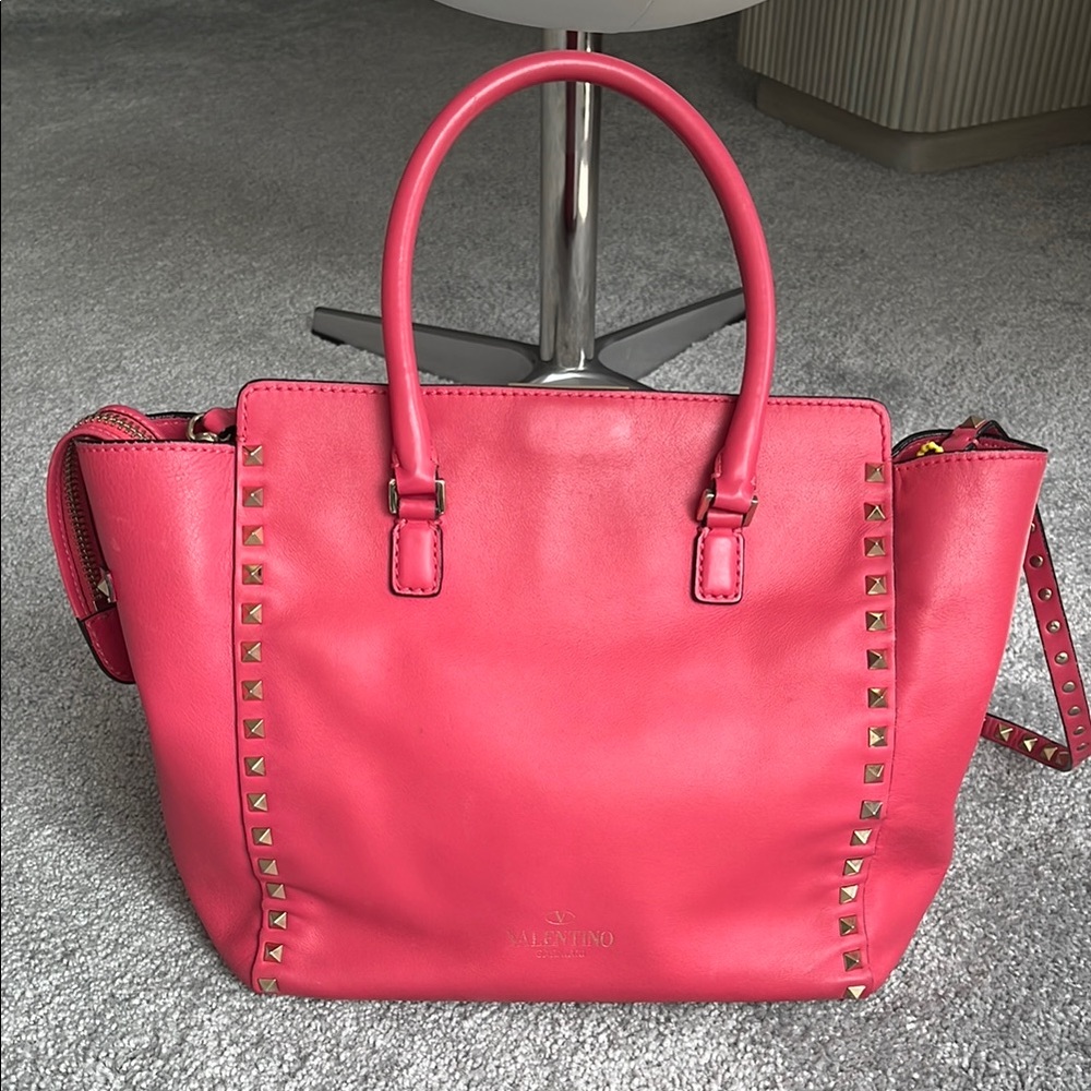 Valentino Pink Studded Tote Bag with Rockstud Detailing - Picture 3 of 12